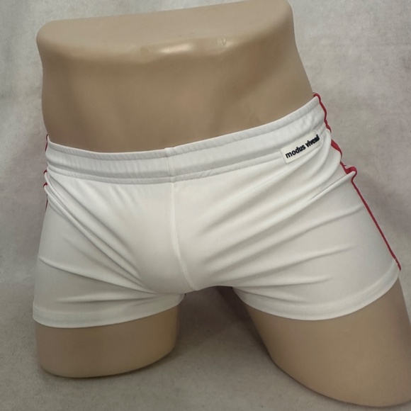 Modus Vivendi Square Cut Swimsuit Large New with tags 80% polyamide/20% elastane - Picture 4 of 6